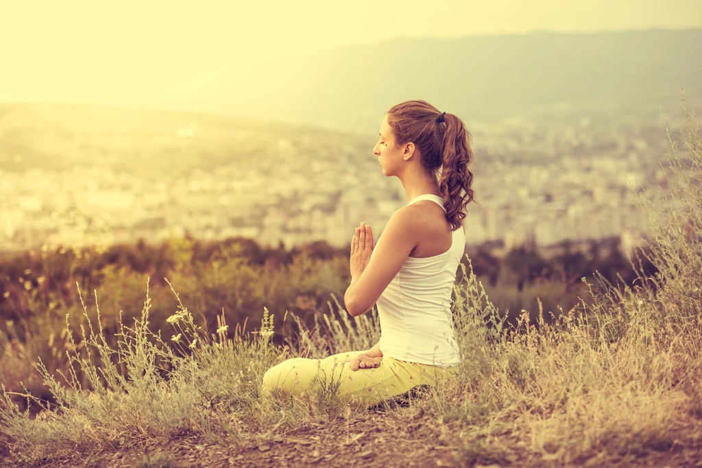 Medytacja może pomóc nam także w nauce relaksu i odpoczynku 