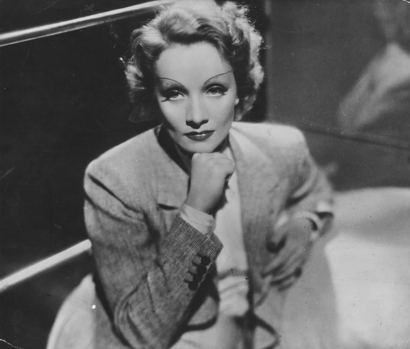 "Piękność jest dla kobiety ważniejsza niż inteligencja, bo mężczyźnie łatwiej przychodzi patrzenie niż myślenie" - mówiła Marlene Dietrich "Piękność jest dla kobiety ważniejsza niż inteligencja, bo mężczyźnie łatwiej przychodzi patrzenie niż myślenie" - mówiła Marlene Dietrich