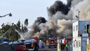 Pożar na składowisku złomu w Szczecinie
