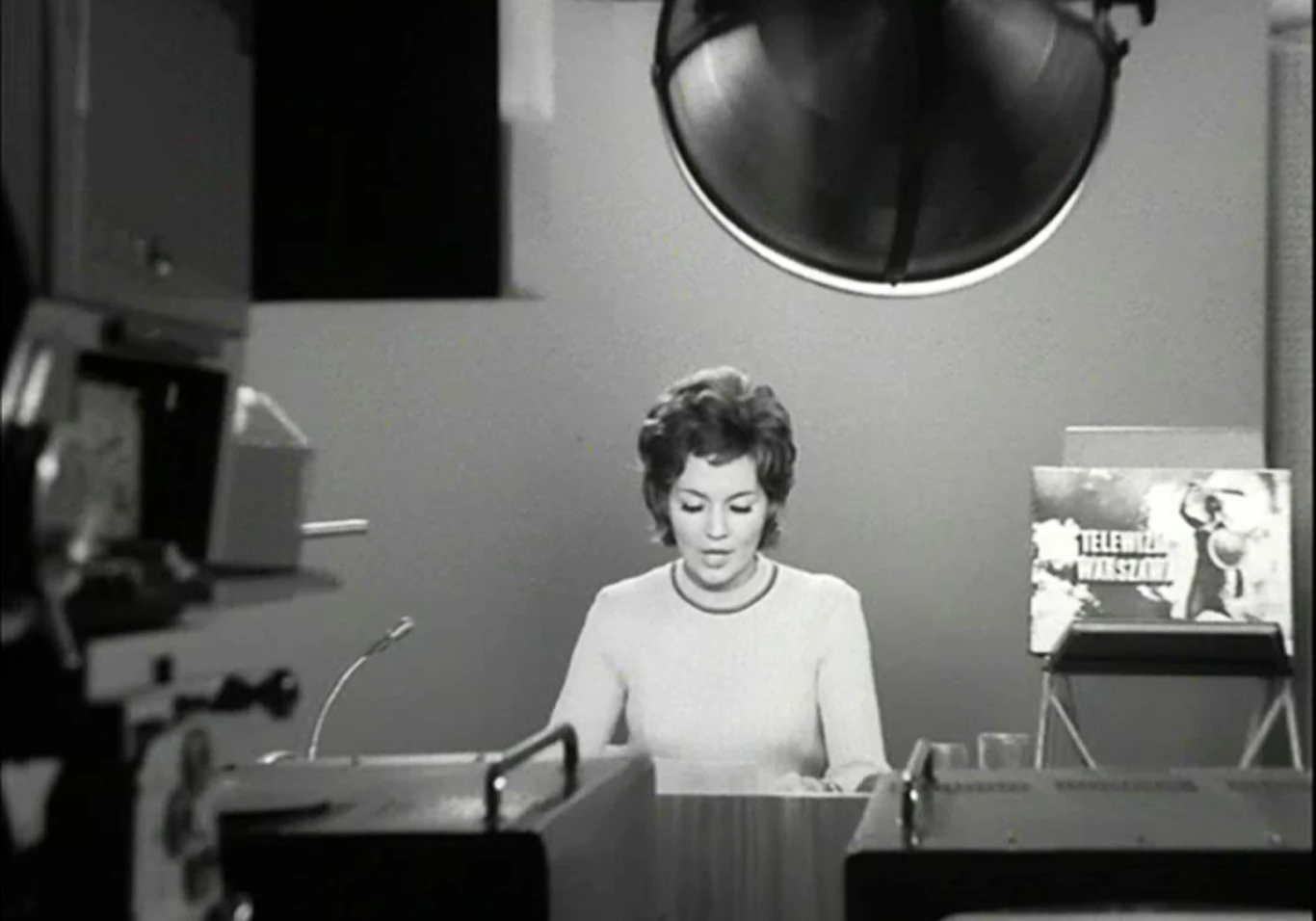 W serialu "Przygody psa Cywila" Bożena Walter zagrała spikerkę telewizyjną