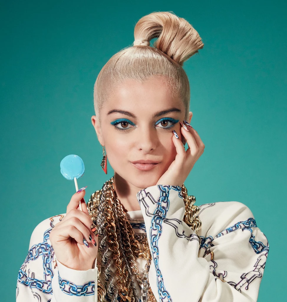 Bebe Rexha staje do walki z fanami. Doznała już obrażeń, a tu nagle ...