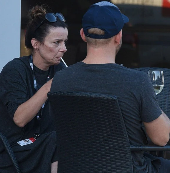 Agata Kulesza w obiektywie paparazzich na festiwalu w Gdyni Agata Kulesza w obiektywie paparazzich na festiwalu w Gdyni