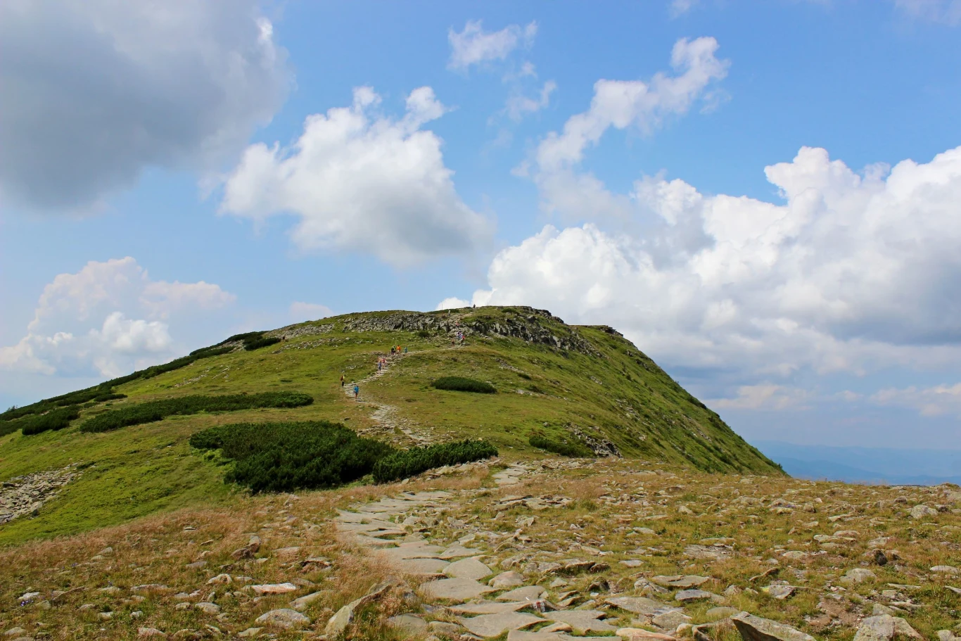Babia Góra to wyjątkowe miejsce. Według legendy kiedyś na jej szczycie spotykały się czarownice.