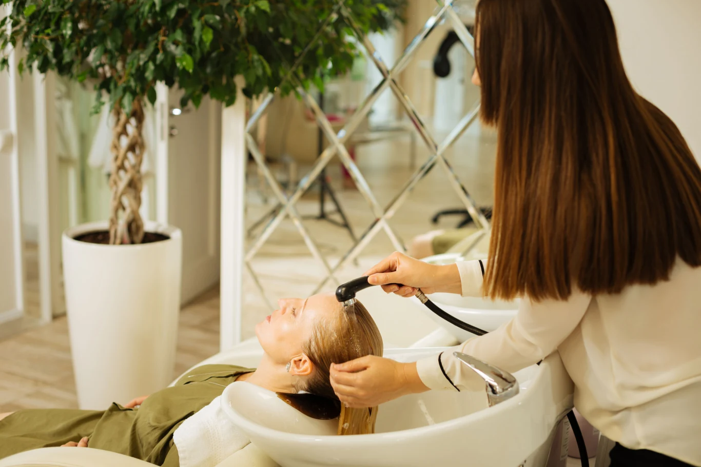 Fryzura "retro bob" wraca do łask. Jej fanką w PRL-u była m.in. Kalina Jędrusik Fryzura "retro bob" wraca do łask. Jej fanką w PRL-u była m.in. Kalina Jędrusik