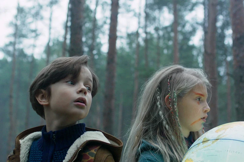 Leo Stubbs i Julia Odzimek w scenie z "Dnia czekolady" 