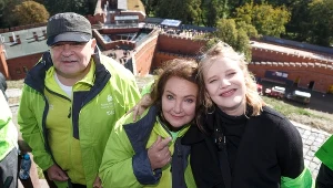 W akcji "Wchodzimy na K2" wzięli również udział aktorzy: Krzysztof Globisz (L) i Joanna kulig (P)