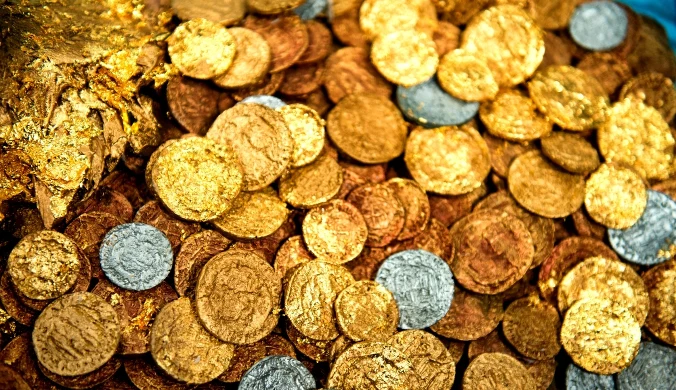 W Czechach archeolodzy odkryli stos srebrnych i złotych monet, a także biżuterię i inne zabytki. Zdjęcie ilustracyjne,