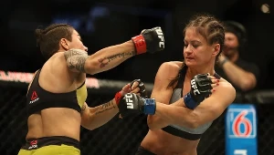 Karolina Kowalkiewicz (z prawej) w walce z Jessicą Andrade