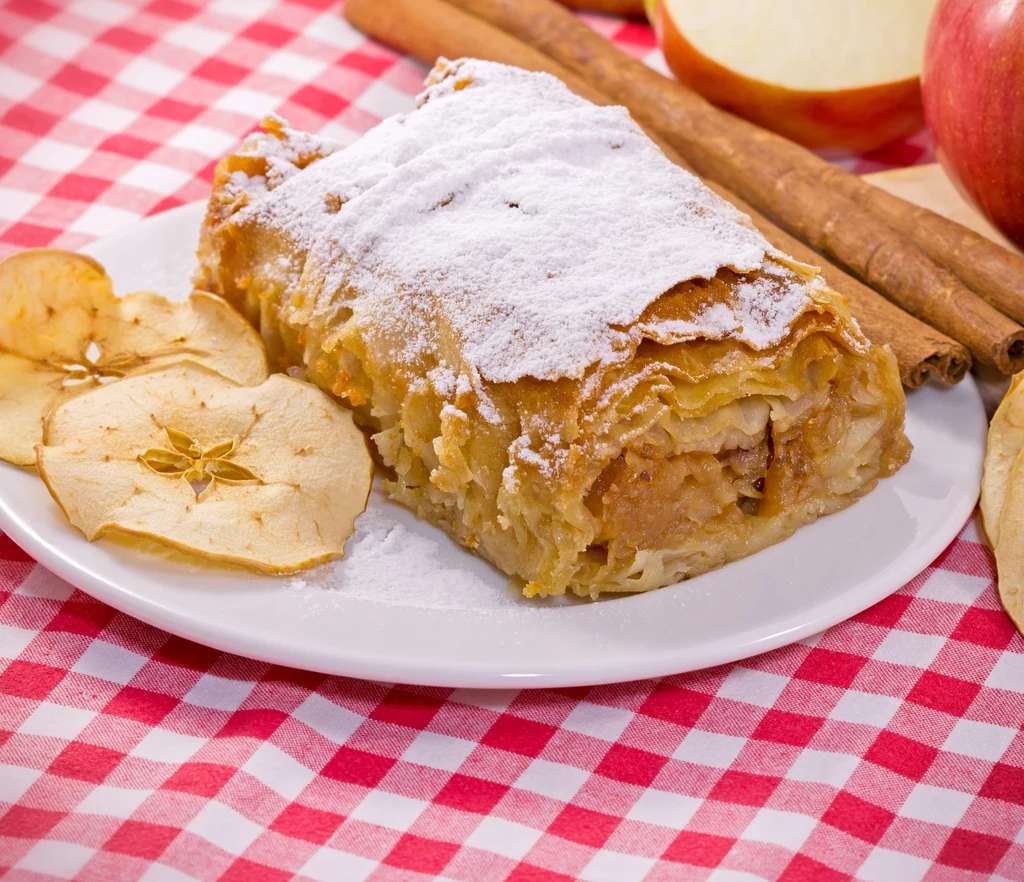 Strudel z jabłkami