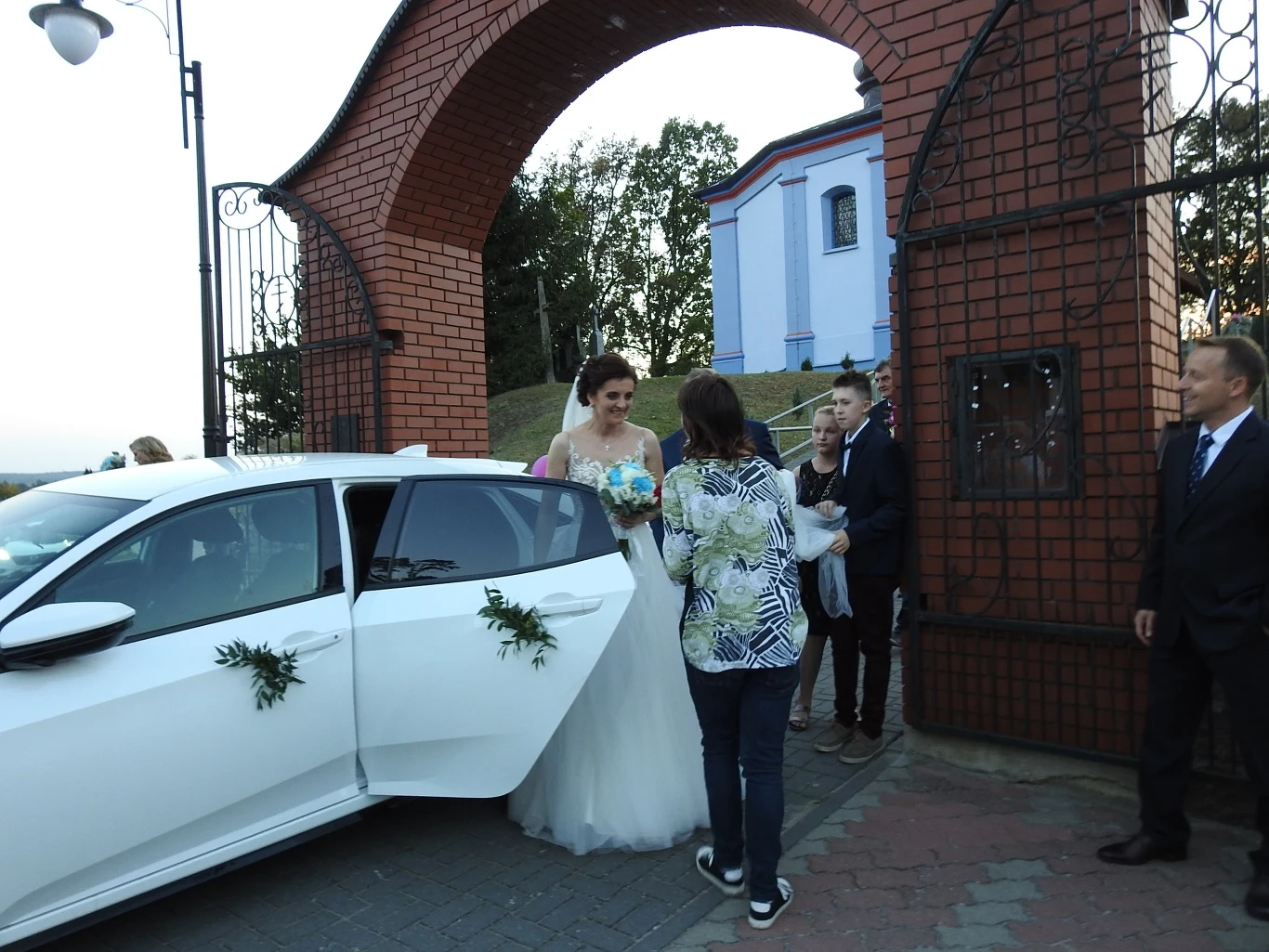 Parę dzieli spora różnica wieku. "Jest zdecydowanie młodsza ode mnie, nie chcę nawet mówić, o ile lat" - przyznał 72-letni Mikołaj, starszy od swojej partnerki o 32 lata. Parę dzieli spora różnica wieku. "Jest zdecydowanie młodsza ode mnie, nie chcę nawet mówić, o ile lat" - przyznał 72-letni Mikołaj, starszy od swojej partnerki o 32 lata.