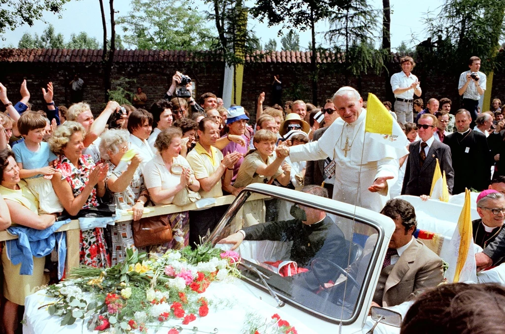 Rok 1979, okolice Krakowa. Pierwsza pielgrzymka Jana Pawła II do Polski