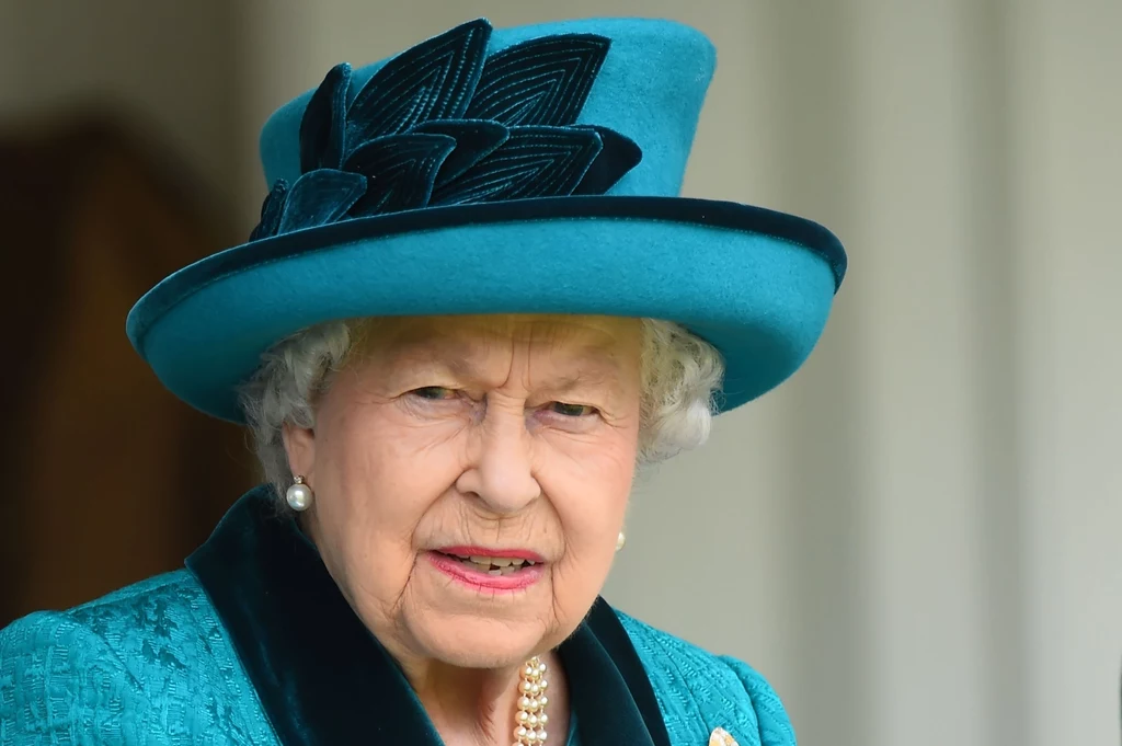 Królowa Elżbieta II znienawidziła serial "The Crown"