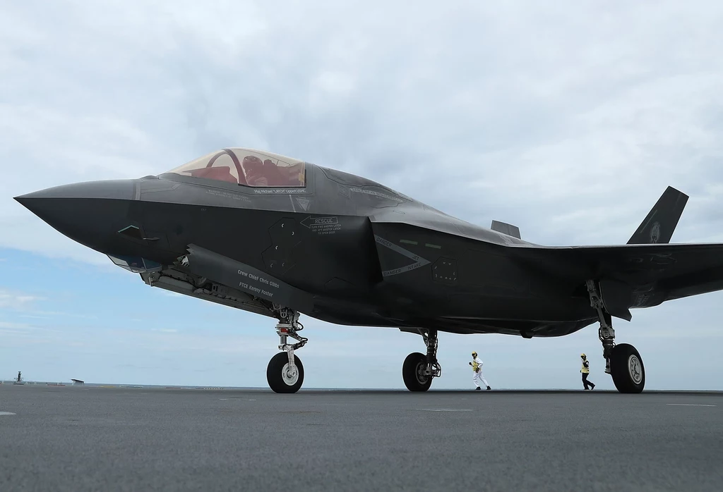 F-35B na pokładzie brytyjskiego lotniskowca HMS "Queen Elizabeth"