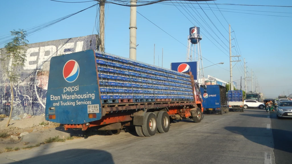 Tłum atakował ciężarówki i fabryki Pepsi