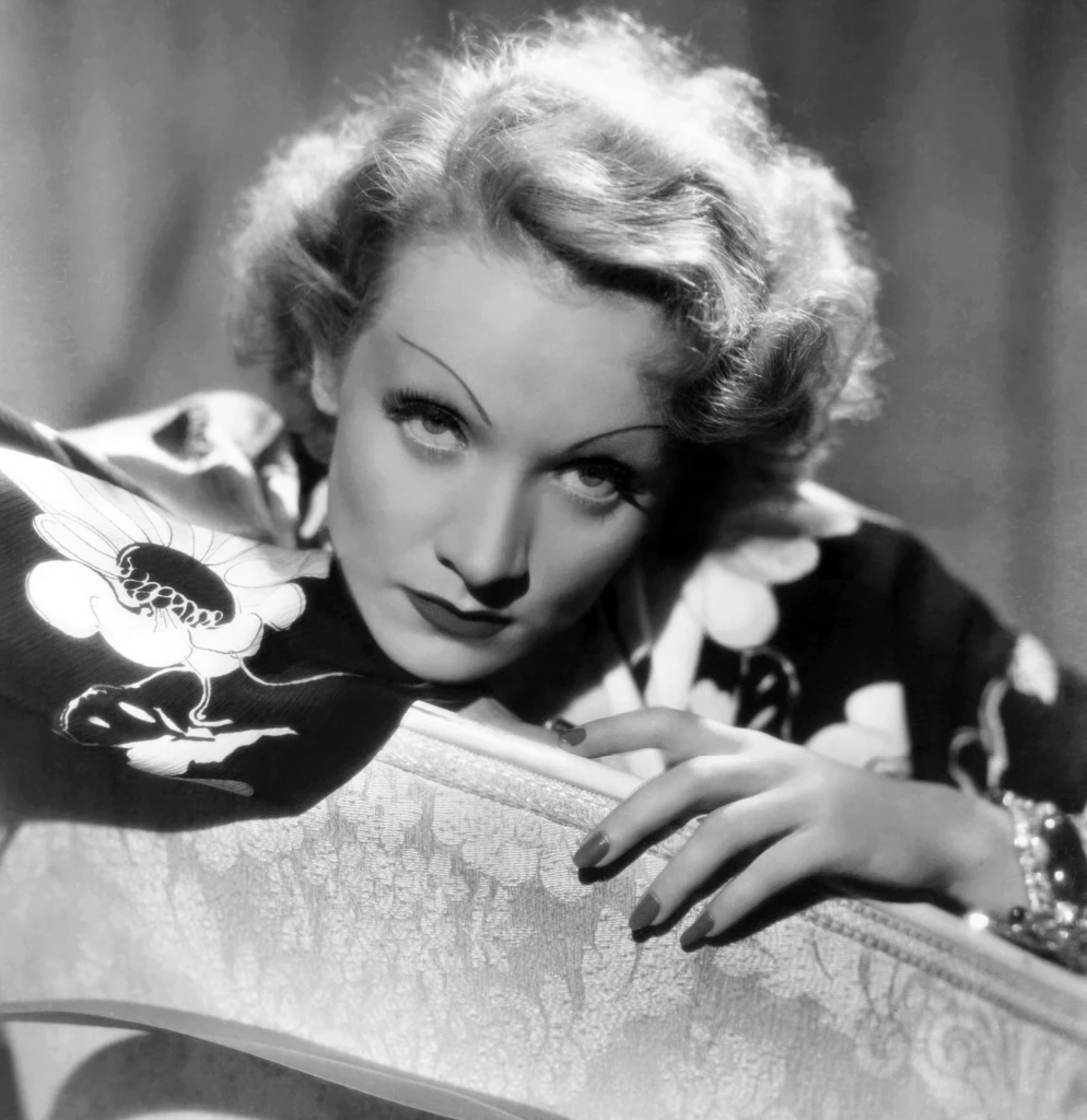 Ultracienkie brwi lansowała przed laty Marlene Dietrich 