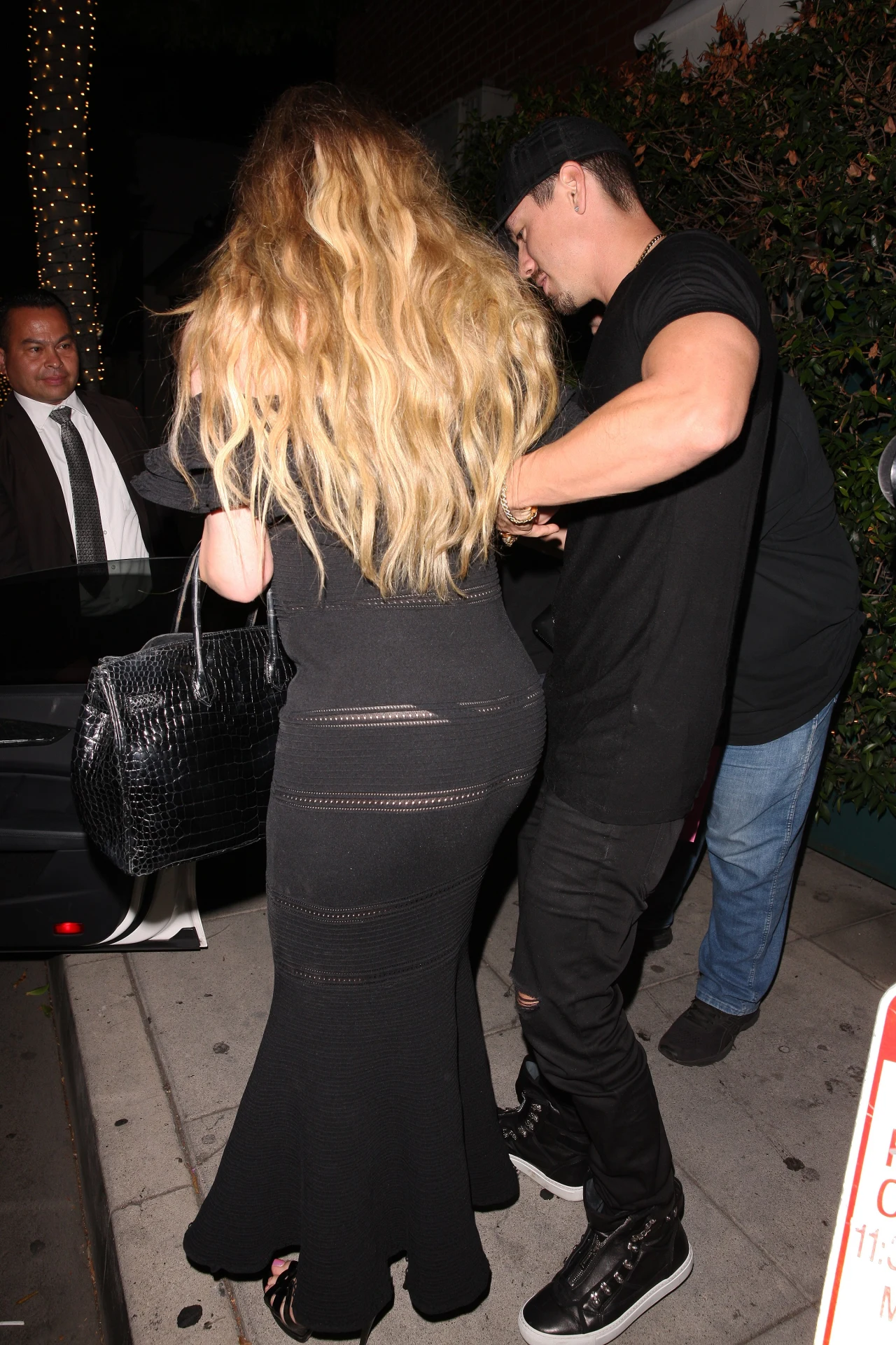 Carey zakłada coraz śmielsze kreacje Carey zakłada coraz śmielsze kreacje