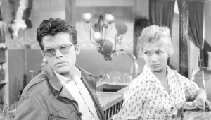 Zbigniew Cybulski i Ewa Krzyżewska w filmie "Popiół i diament"