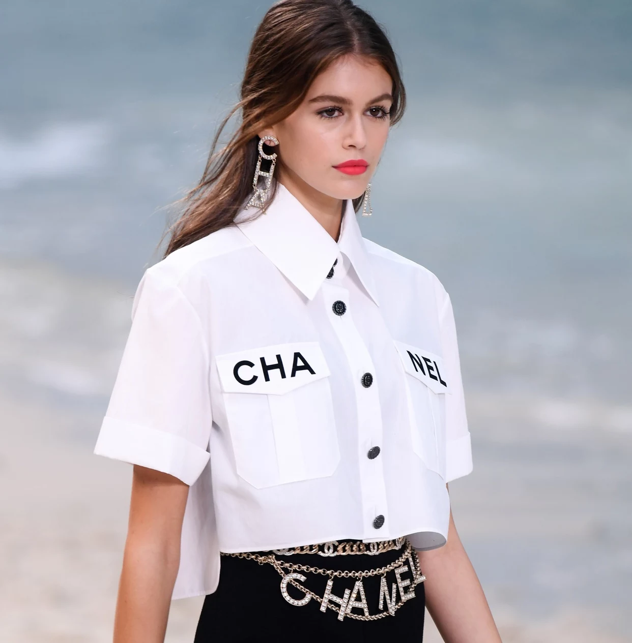Kaia Gerber szturmem zdobyła wybiegi i stała się ulubienicą branży modowej Kaia Gerber szturmem zdobyła wybiegi i stała się ulubienicą branży modowej