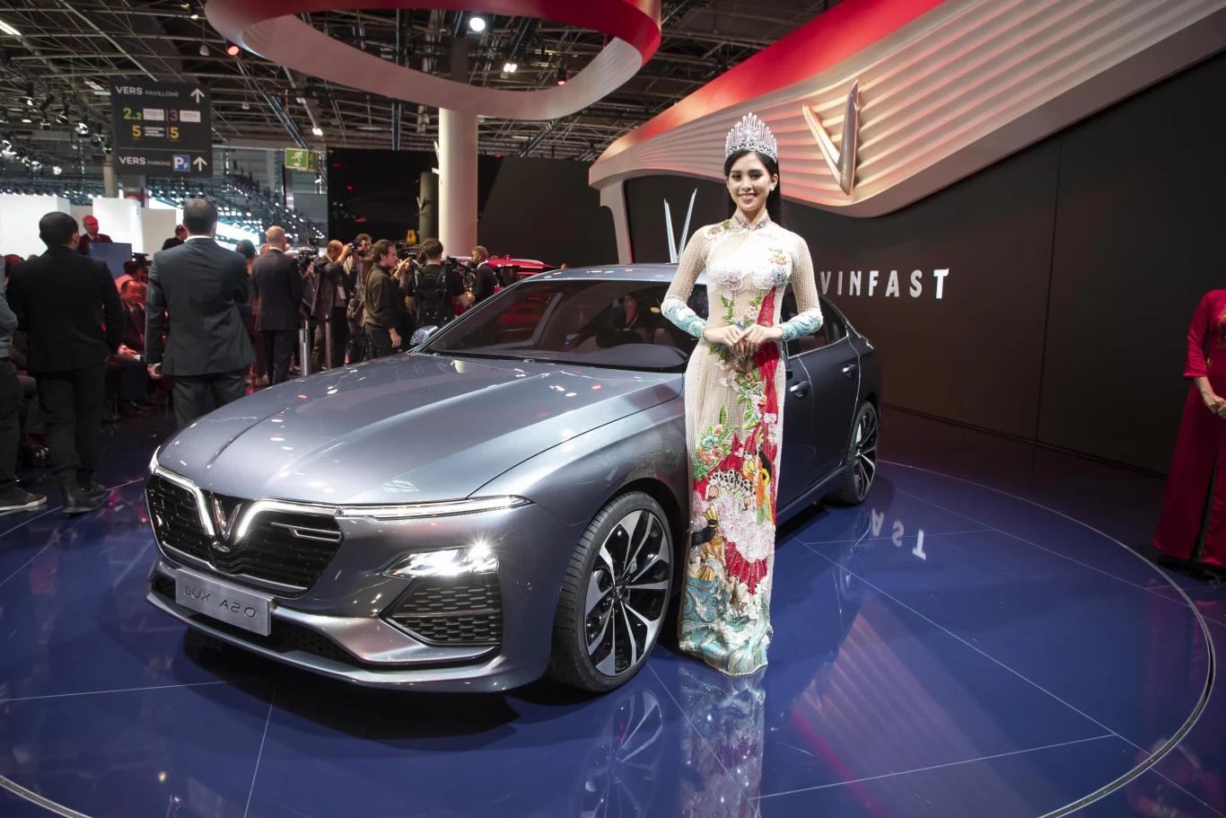 VinFast LUX SA2.0 Sedan