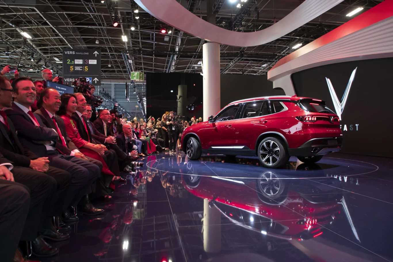 VinFast LUX SA2.0 SUV