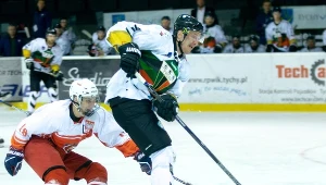 Andrij Michnow (z prawej), zawodnik GKS-u Tychy, i Jan Sołtys z Kadry PZHL