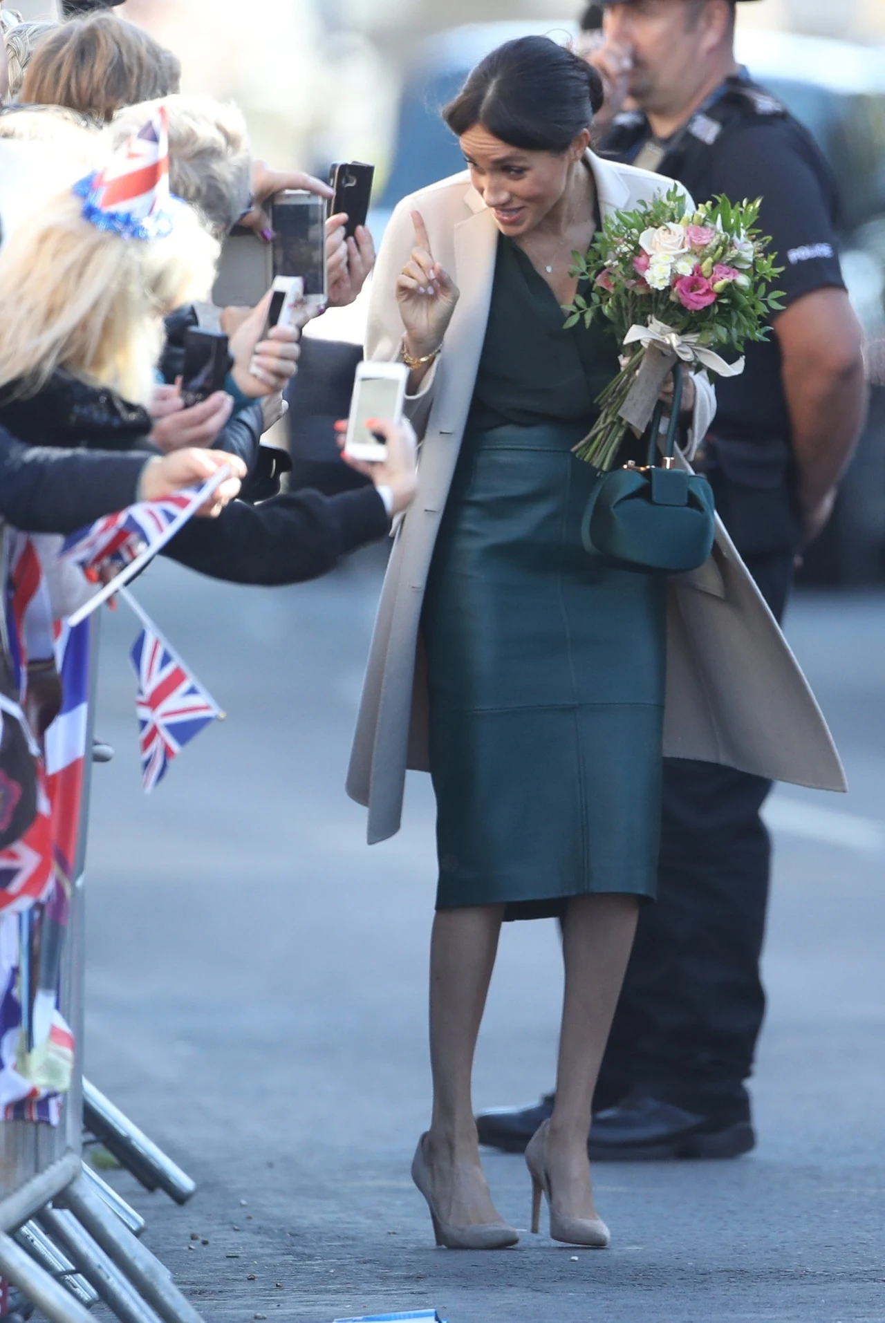 Meghan miała na sobie dość kosztowne ubrania... Meghan miała na sobie dość kosztowne ubrania...