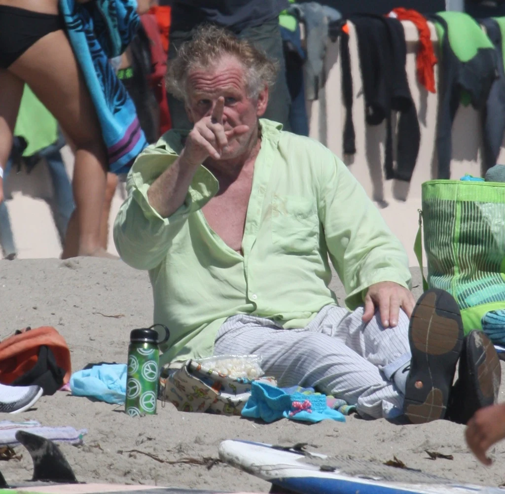 Nick Nolte na innych niepokojących zdjęciach Nick Nolte na innych niepokojących zdjęciach