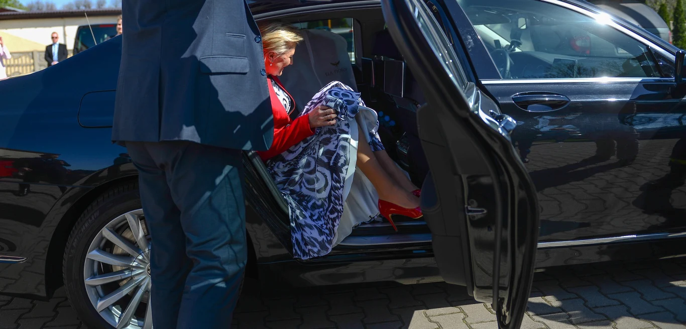 Agata Kornhauser-Duda w sukience od Eli Piorun. Żakiet stworzyła inna projektantka Agata Kornhauser-Duda w sukience od Eli Piorun. Żakiet stworzyła inna projektantka