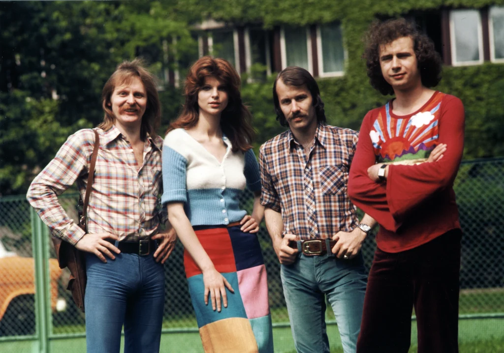 Elżbieta Dmoch i 2 plus 1 w Opolu, 1974 rok Elżbieta Dmoch i 2 plus 1 w Opolu, 1974 rok