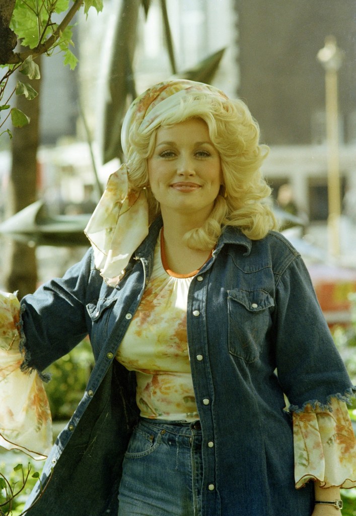 Dolly Parton w 1977 roku. Rok później pojawiła się na okładce "Playboya"