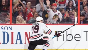 Jonathan Toews z Chicago Blackhawks