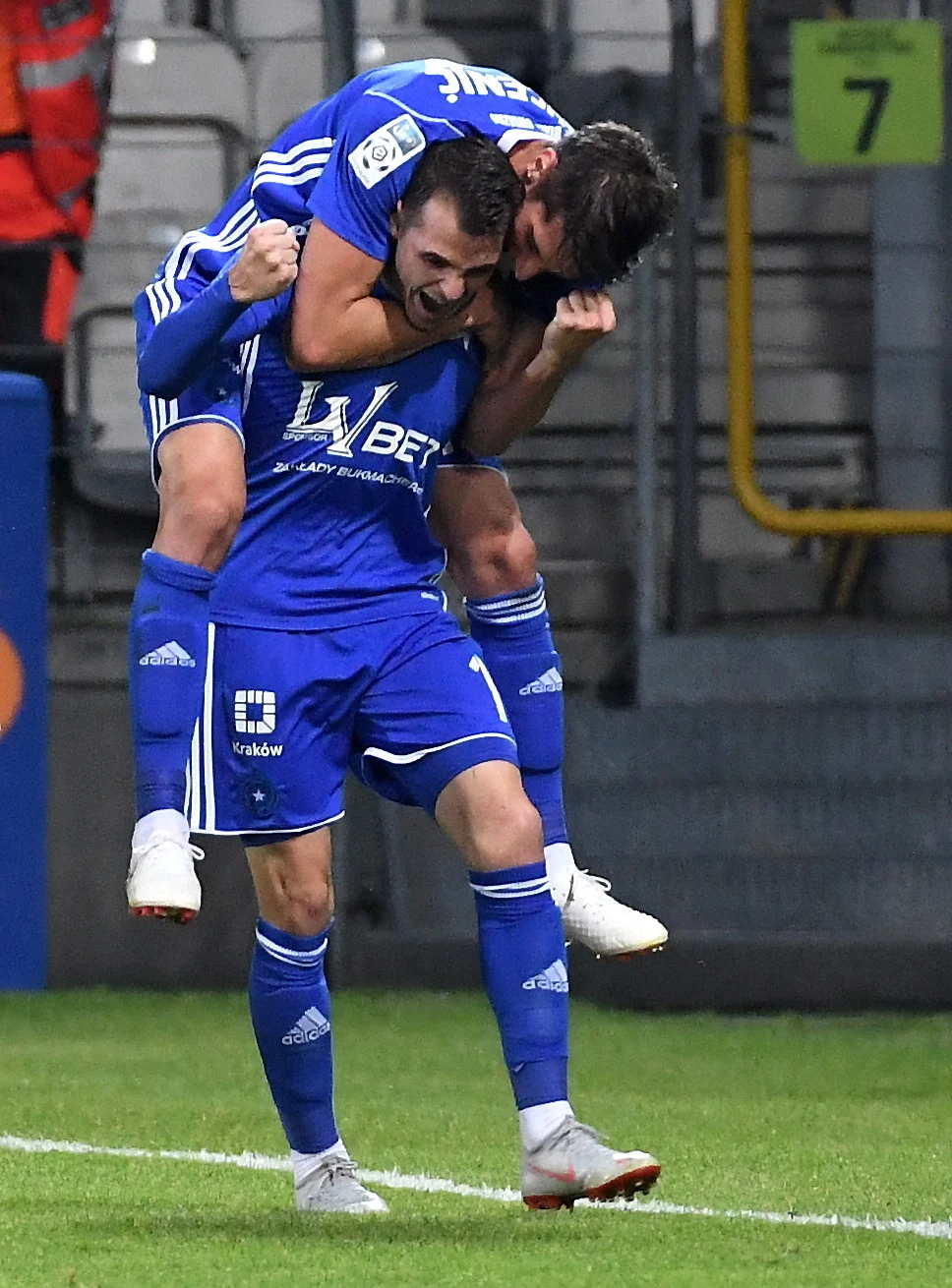 Bohaterem spotkania był Jesus Imaz, który strzelił oba gole. Bohaterem spotkania był Jesus Imaz, który strzelił oba gole.