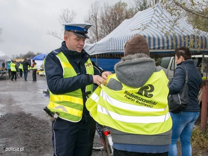 Nie bez powodu policjanci sami używają odblasków