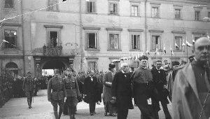 Członkowie Rady Regencyjnej: książę Zdzisław Lubomirski, arcybiskup Aleksander Kakowski i hrabia Józef Ostrowski przed intromisją