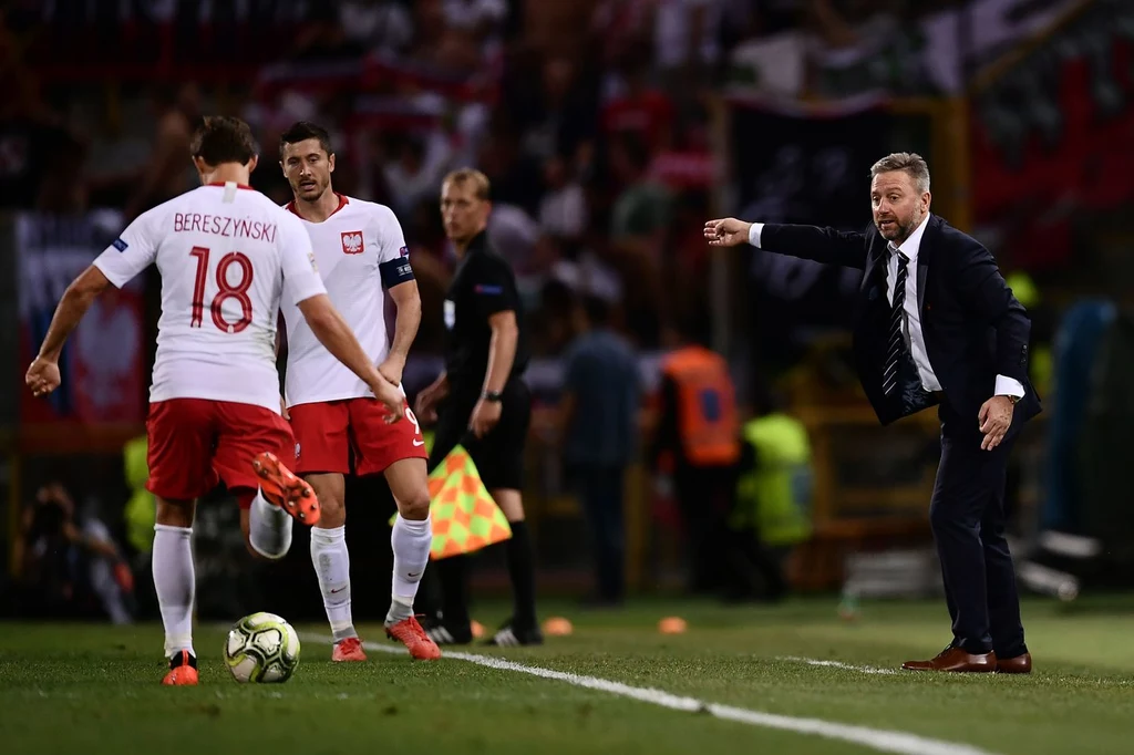Jerzy Brzęczek zadebiutował w roli selekcjonera reprezentacji Polski w meczu z Włochami Jerzy Brzęczek zadebiutował w roli selekcjonera reprezentacji Polski w meczu z Włochami