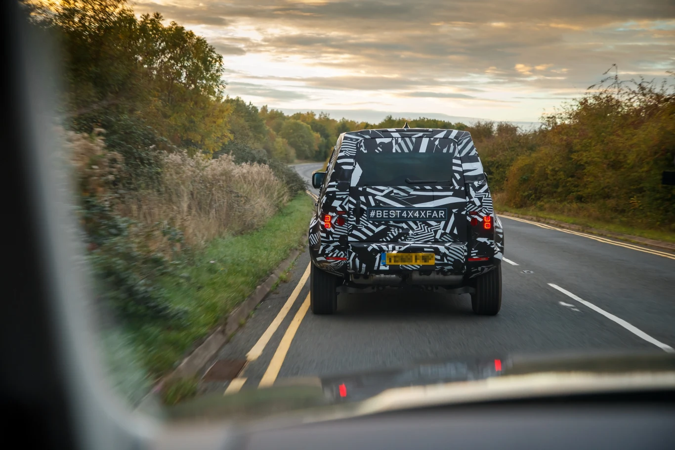 Nowy Land Rover Defender jeszcze w kamuflażu