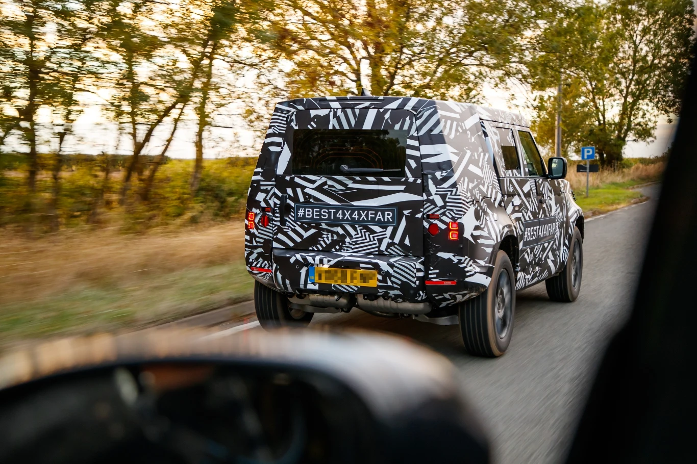 Nowy Land Rover Defender jeszcze w kamuflażu