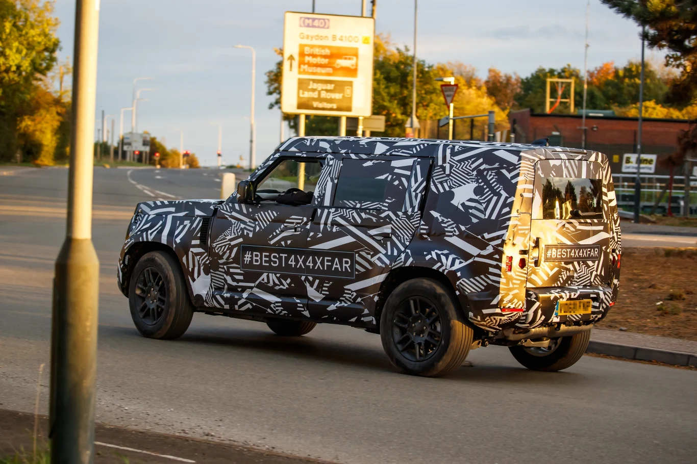 Nowy Land Rover Defender jeszcze w kamuflażu