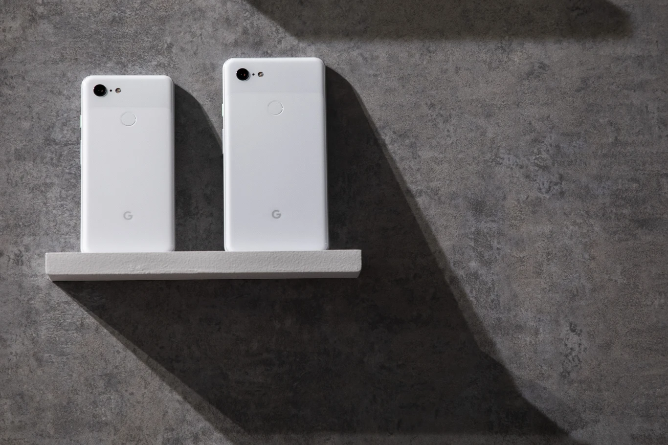 Zgodnie z oczekiwaniami i bez najmniejszej niespodzianki - Google zaprezentowało swoje dwa nowe smartfony - Pixel 3 i Pixel 3 XL. Zgodnie z oczekiwaniami i bez najmniejszej niespodzianki - Google zaprezentowało swoje dwa nowe smartfony - Pixel 3 i Pixel 3 XL.