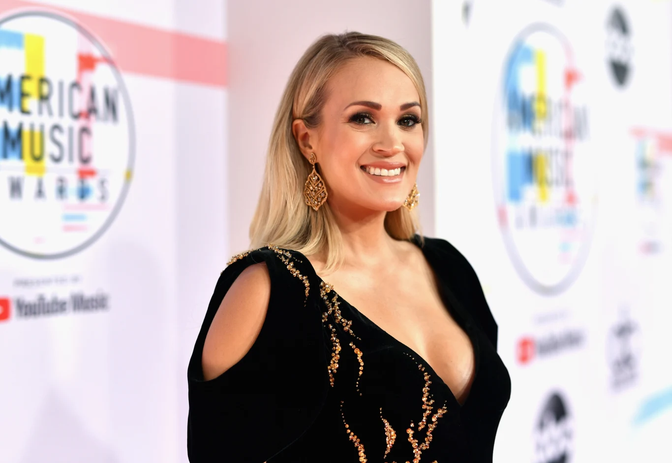 Zobacz zdjęcia ciężarnej Carrie Underwood z gali American Music Awards 2018! Zobacz zdjęcia ciężarnej Carrie Underwood z gali American Music Awards 2018!