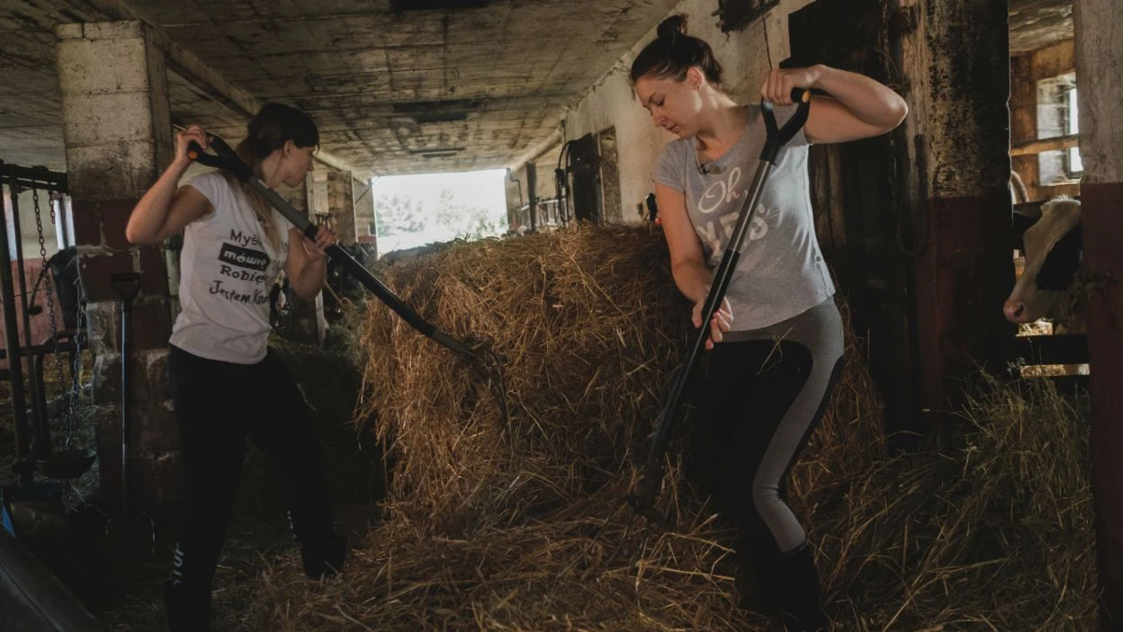 Wybranki Grzegorza ochoczo rzuciły się do pracy. Doceniła to nawet mama rolnika.