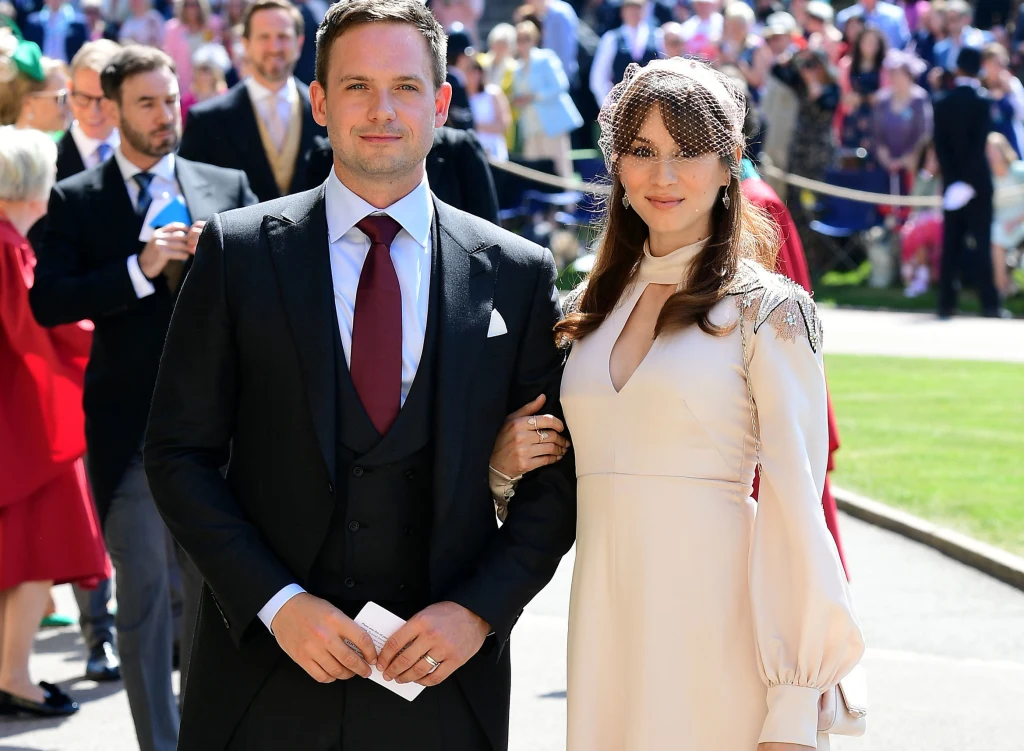 Patrick Adams i Troian Bellisario na ślubie Meghan i Harry'ego