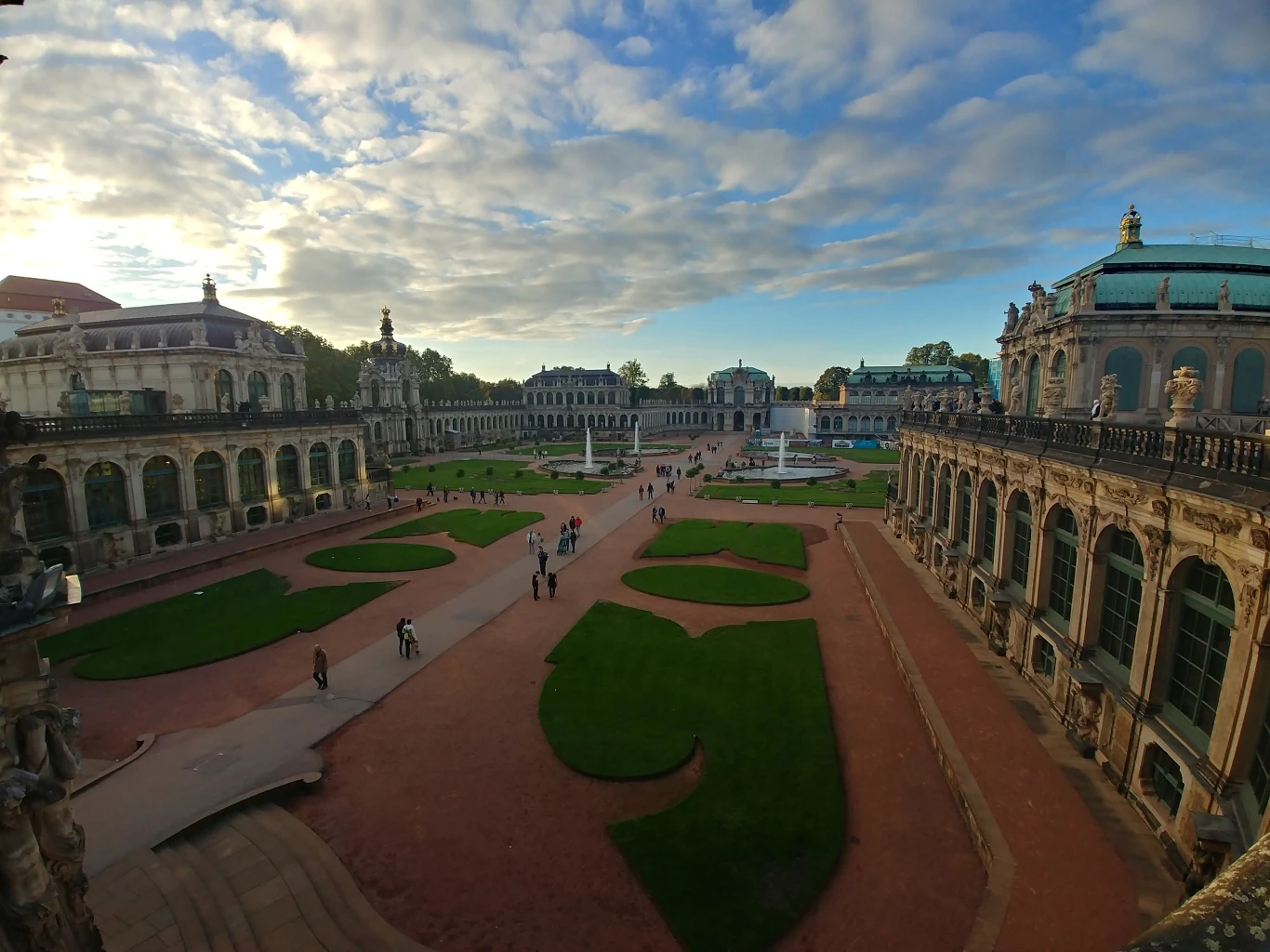 Dziedziniec Pałacu Zwinger Dziedziniec Pałacu Zwinger