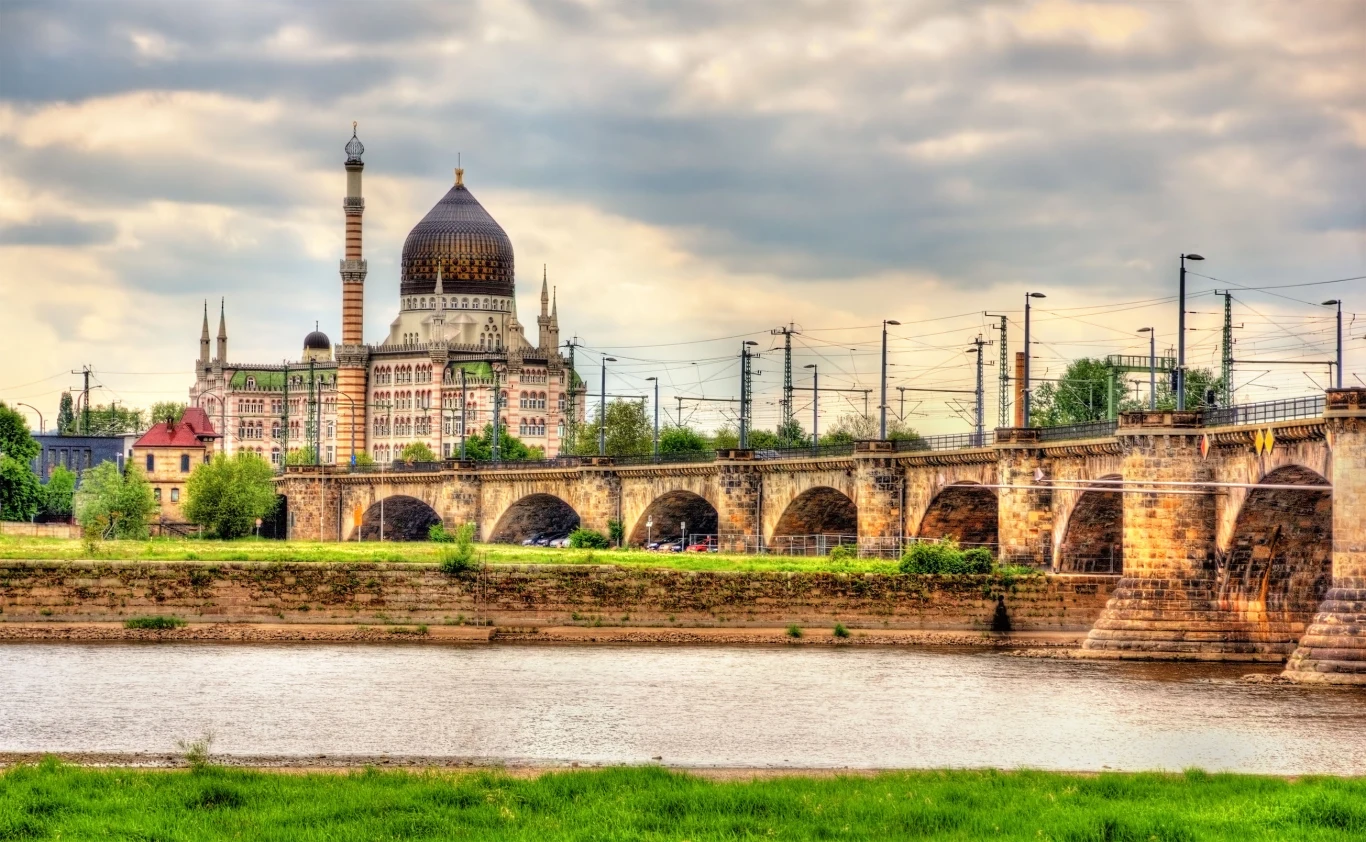 Yenidze - dawna fabryka tytoniu w Dreźnie Yenidze - dawna fabryka tytoniu w Dreźnie