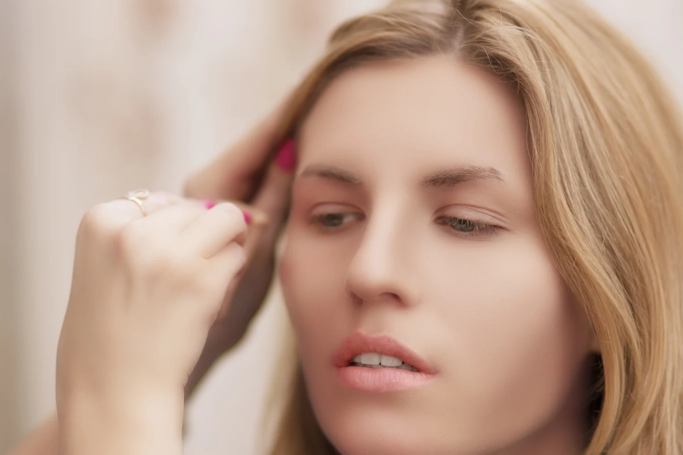 Jeśli chcemy użyć podkładu, wybierzmy ten o możliwie jak najlżejszej konsystencji