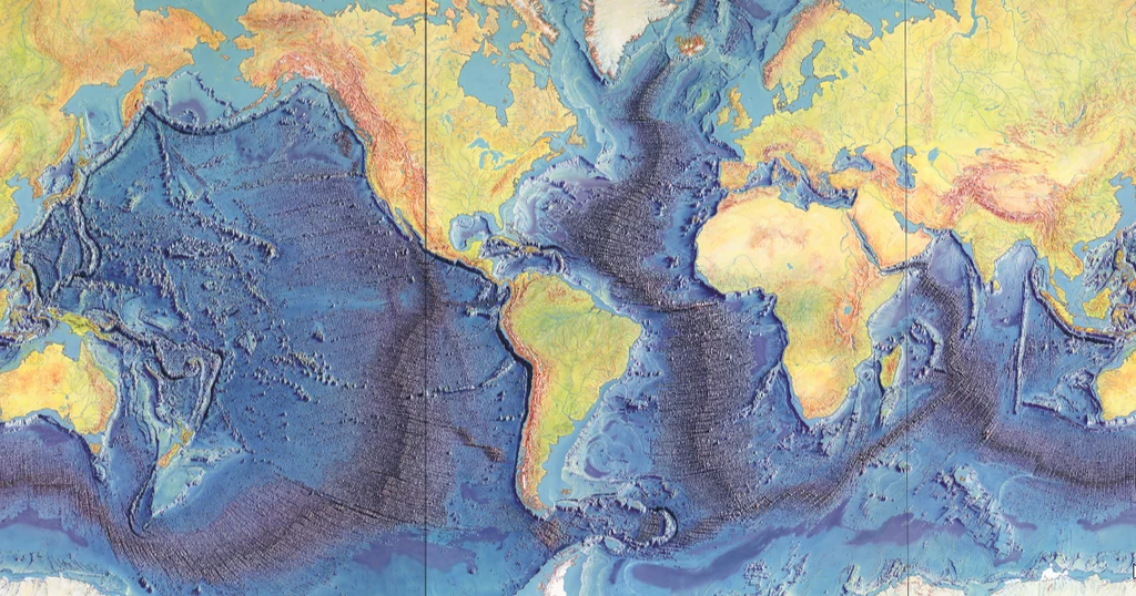Po ośmiu miesiącach od rozpoczęcia prac nad interpretacją pomiarów sonarowych Marie Tharp mogła naszkicować okrążający Ziemię, prawie ciągły ryft