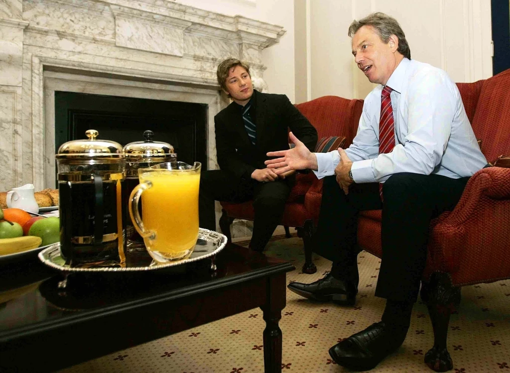 Jamie Oliver podczas rozmów z  premierem Tony Blairem
