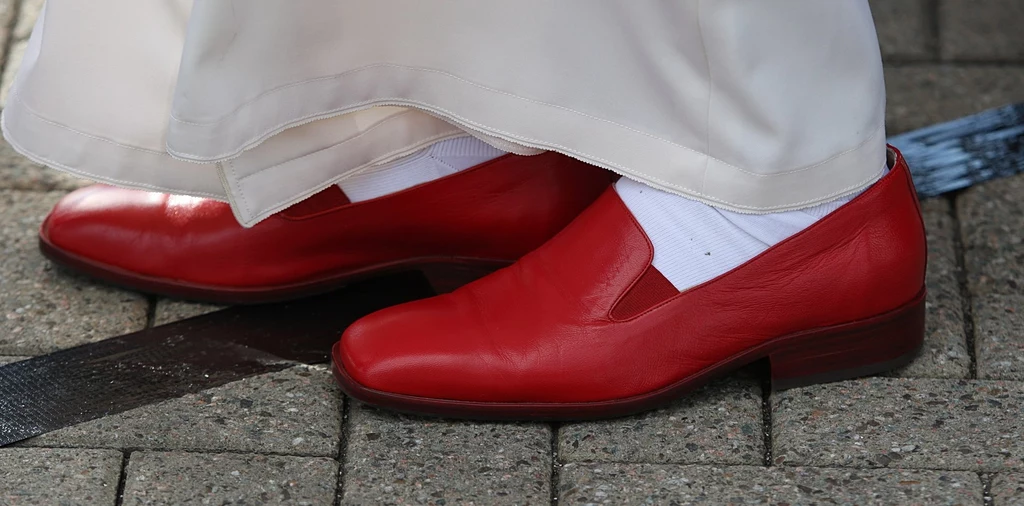 Czerwone buty papieża Benedykta XVI
