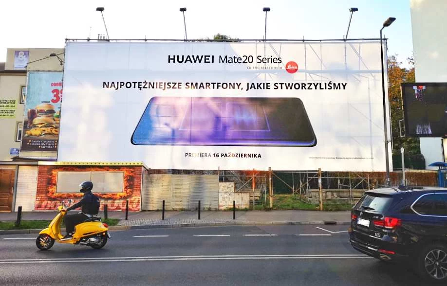 Jedna z reklam Huawei Mate 20, na jakie można natrafić w Krakowie