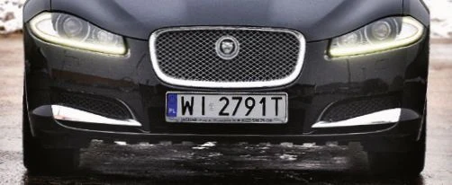 Po liftingu XF otrzymał nowe światła.